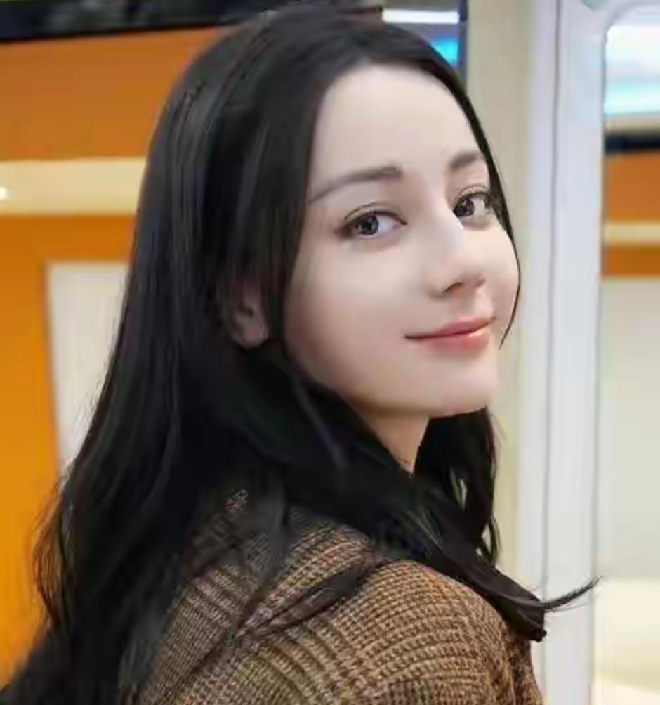 藏了13年！原来迪丽热巴的父亲竟是熟悉的他，难怪女儿能大红大紫
娱乐