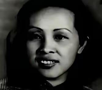 73岁的低保户梁诗伟做梦都没想到，他家漏雨的老屋瓦片下面，藏着一个足以买下半个国