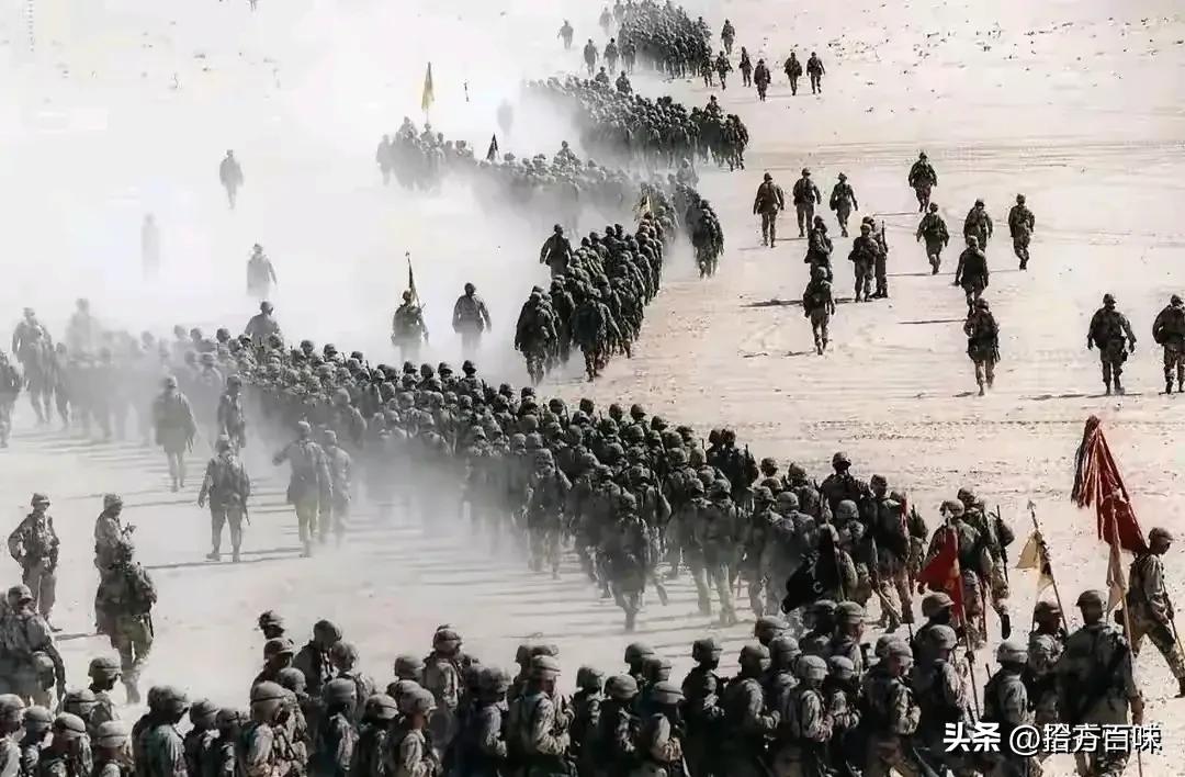 俄乌战争扒下了俄罗斯的底裤，对伊朗的战争则扒下了美国的底裤。美国感受到了自二战后