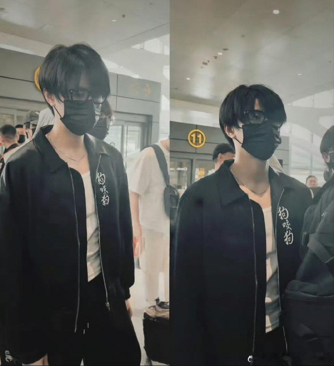 张极朱志鑫同款外套朱志鑫张极同款狗咬狗外套 张极朱志鑫同款“狗咬狗”外套，张极穿