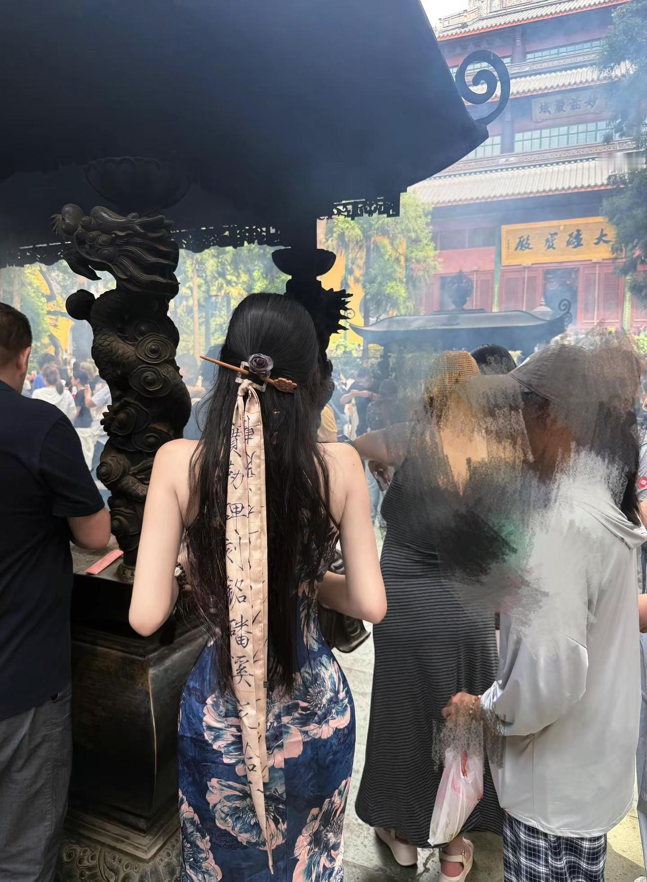 世尊如来佛 诘问着我的执着。
