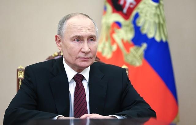 普京突然亮底牌，全世界都慌了，2月23日距离俄乌冲突正式爆发四周年就差一天，俄罗