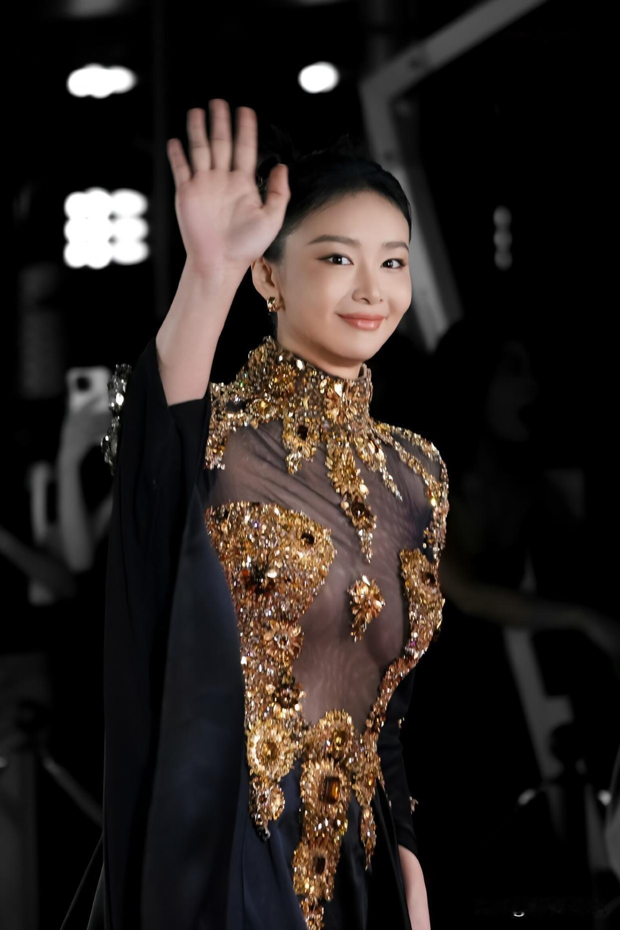 大嫂是真敢穿呀