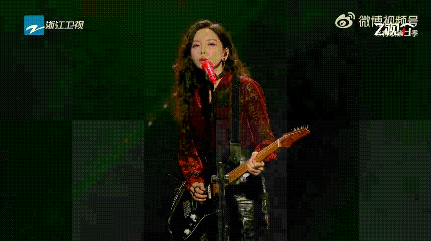 于文文刘凤瑶把爱你老己唱成了歌 这首歌真的太顶了！于文文刘凤瑶的演绎太有味道，爱