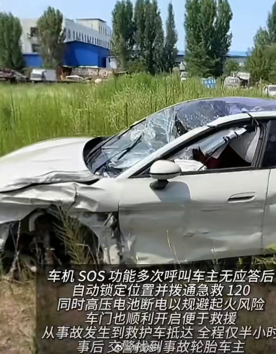 高速飞来轮胎致车主昏迷爱车独自完成全套救援这个车是没有品牌吗？还是说看不出来是什
