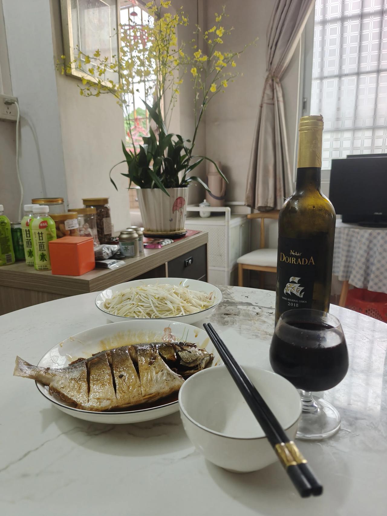 晒出相册最新一张美食照这些就是我的美食，晒出来都真是很失礼！图一就只煎了一条金苍