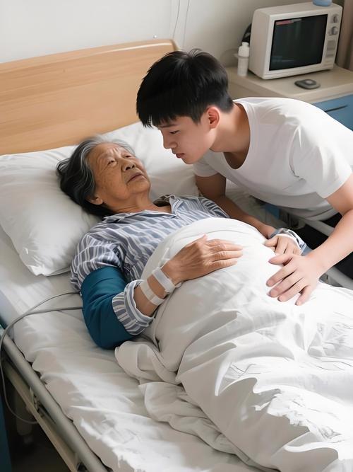 看哭了！儿子持续照顾卧床母亲六年，母亲内疚向他道歉说：“妈妈对不起你……”可儿子