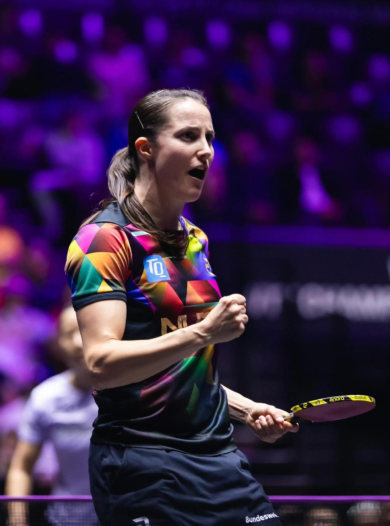 新加坡大满贯女单四强莎宾·温特一轮游!
在WTT新加坡大满贯赛女单比赛中，莎宾温