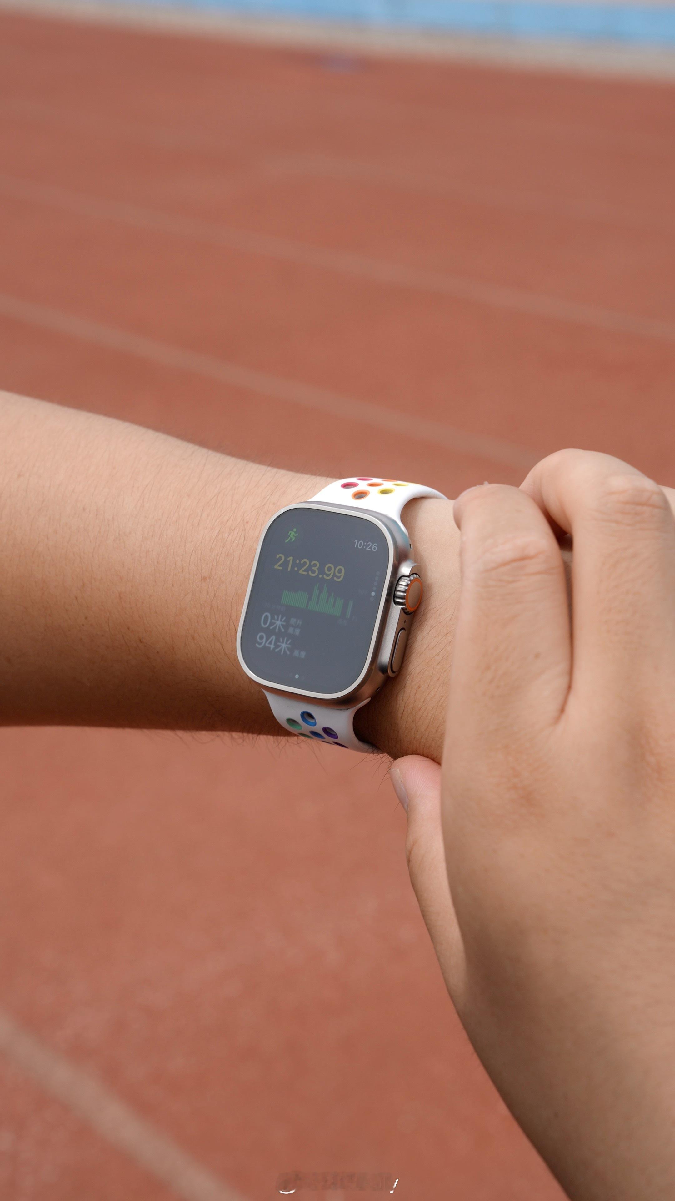 买穿戴设备会首选手机同品牌吗 如果已经买了Apple Watch的话，也不定非得