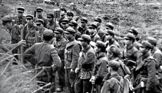 1979年，越南老百姓发现一个怪象：中国军队撤退时，为什么专炸水泥电线杆？
 