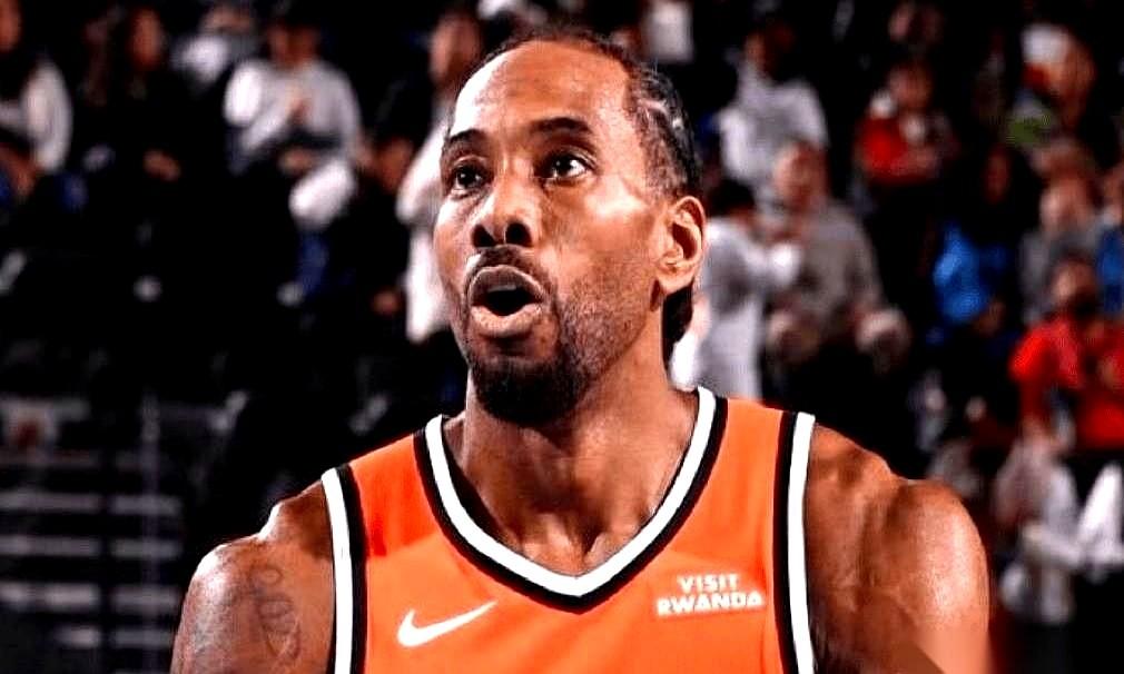 我总盯着加兰看，心里真不是滋味。
米切尔在，他灵动得像个精灵；可当他独自带队，整