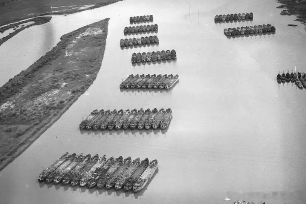 1947年3月26日Suisun苏伊桑湾的美国海军后备舰队军事历史全触达