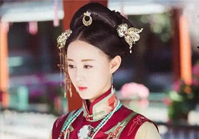 钮祜禄氏父为开国功臣，侄女成皇后，她嫁皇太极为元妃却为何没被册封皇后
1626年