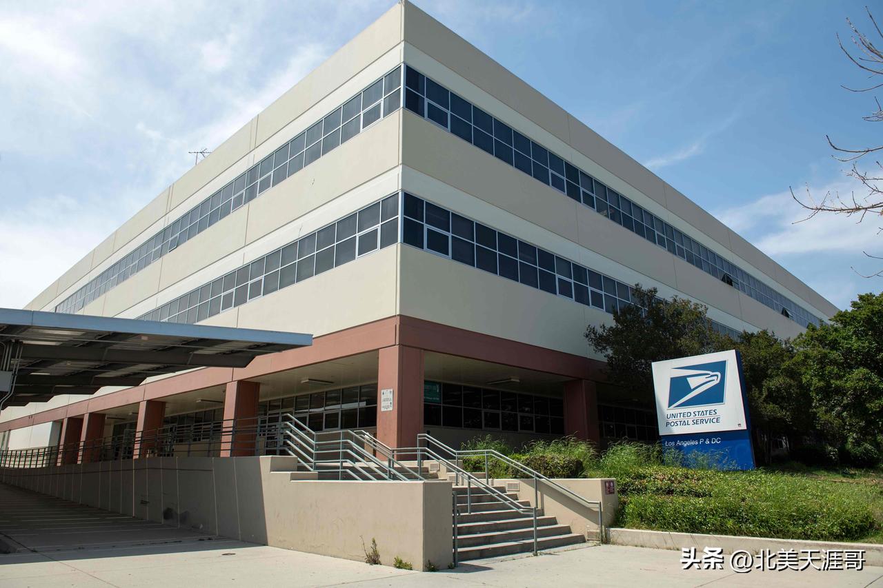 美国邮政钱快用完，没钱投递了


      昨天，美国邮政局长David St
