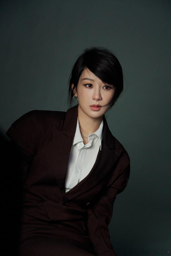 杨紫把初心变成一种更笃定的表演杨紫是光影初心演员大片唯一新生代力量W中文版光影初