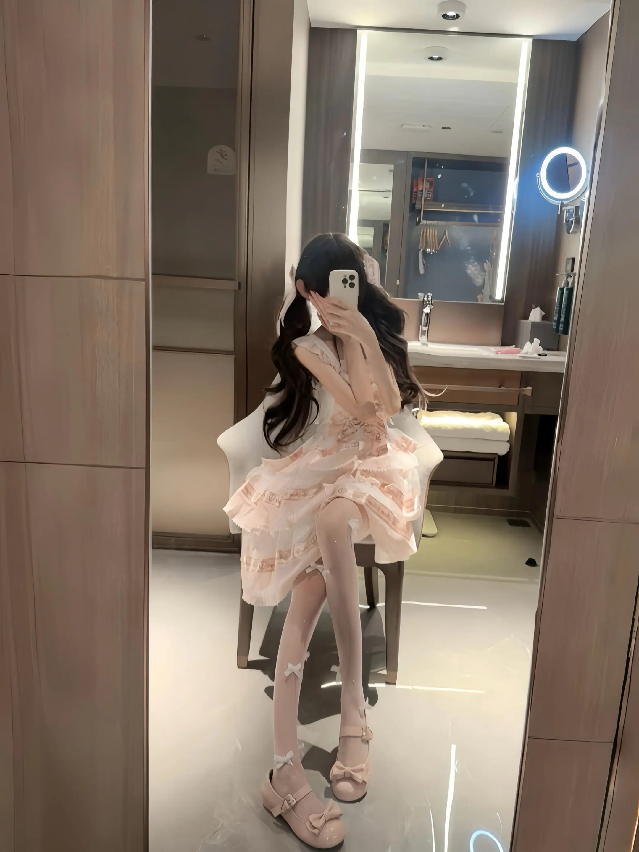 是啊我就是很肤浅的那种人，吃便利店速冻包子会觉得好好吃，有人给买零食就...