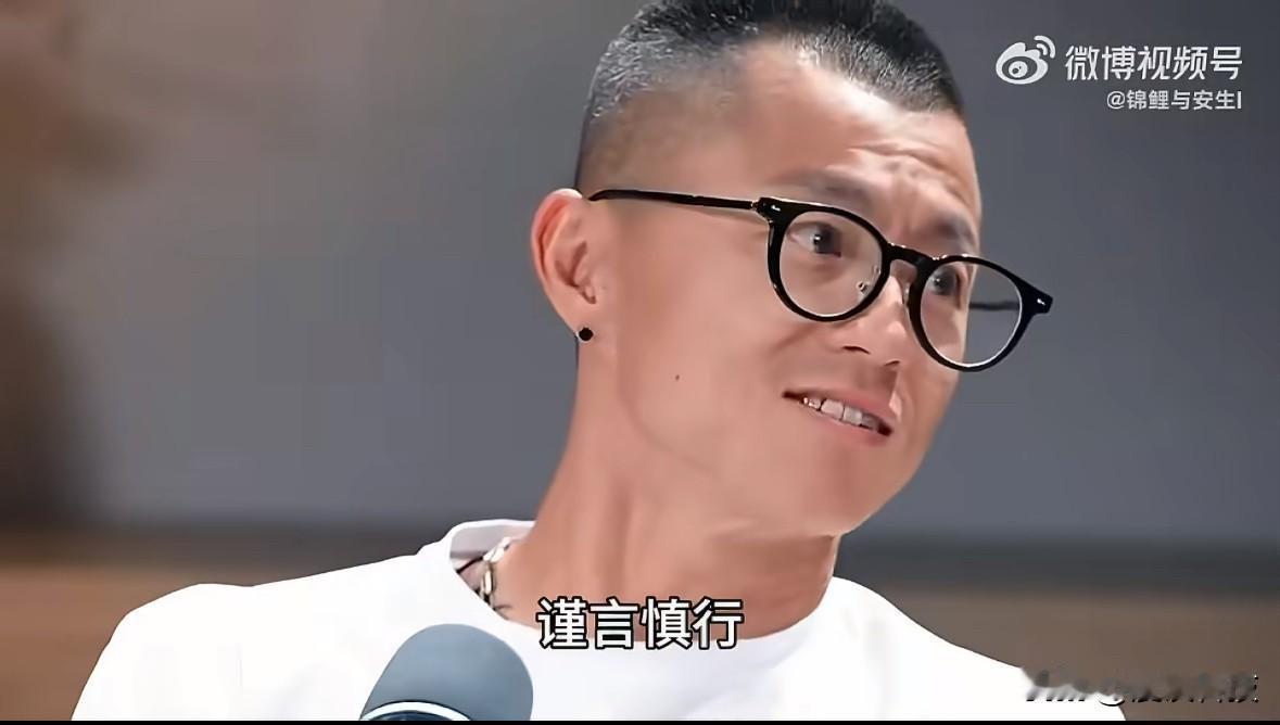 谈及更喜欢雷军和余承东哪一位的风格，陈震表示要“谨言慎行、言语温和”，避开谈论。