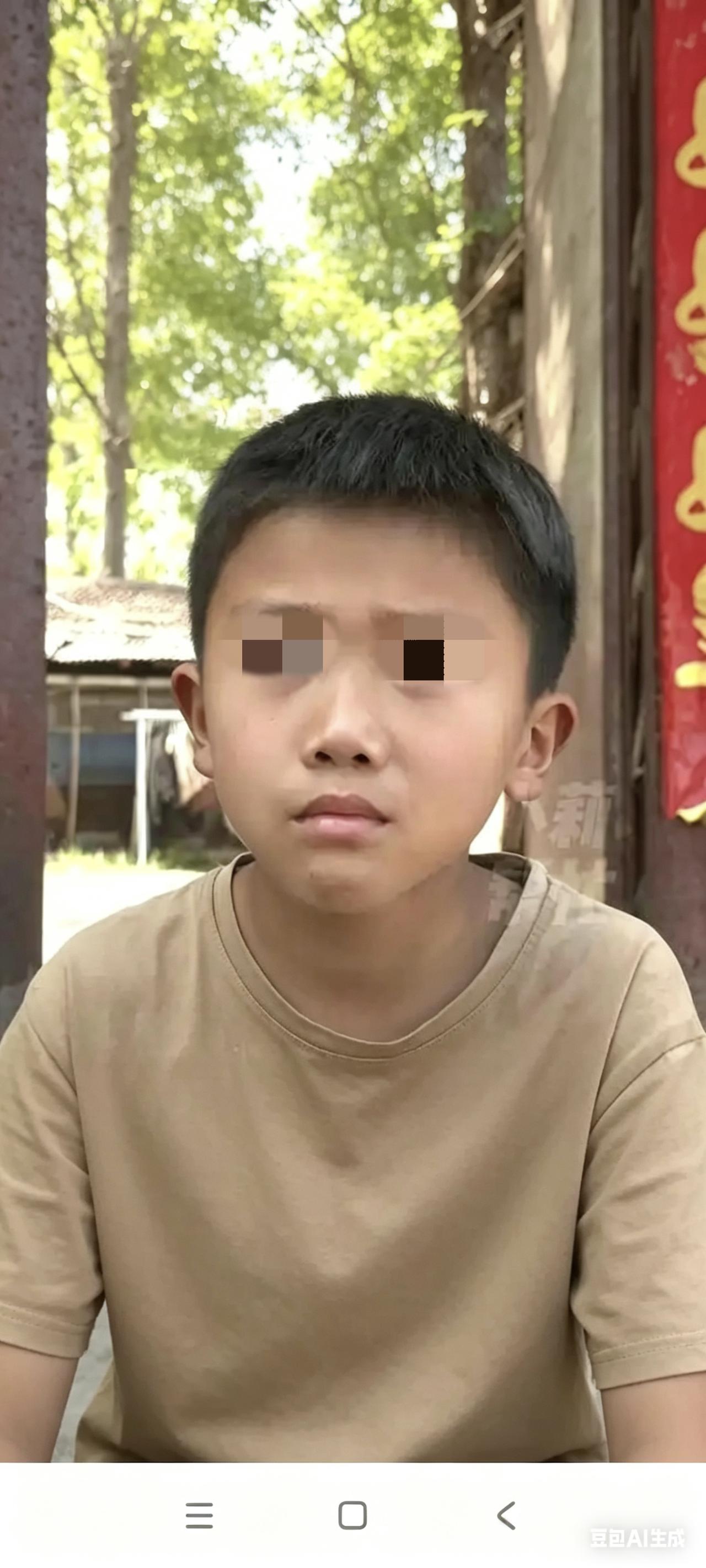 怕爷爷去世，9岁男孩每天偷偷把肉带回家：爸爸去世，妈妈改嫁，和73岁爷爷相依为命