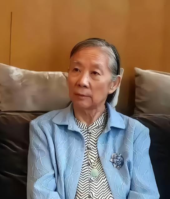 今年81岁的林豆豆，一个人住在北京老城区的老房子里。既不碰智能手机，也从不上网，