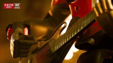 起猛了看见机器人组乐队了 起猛了撞见大惊喜！机器人组乐队现身春晚，电子琴弹奏超动