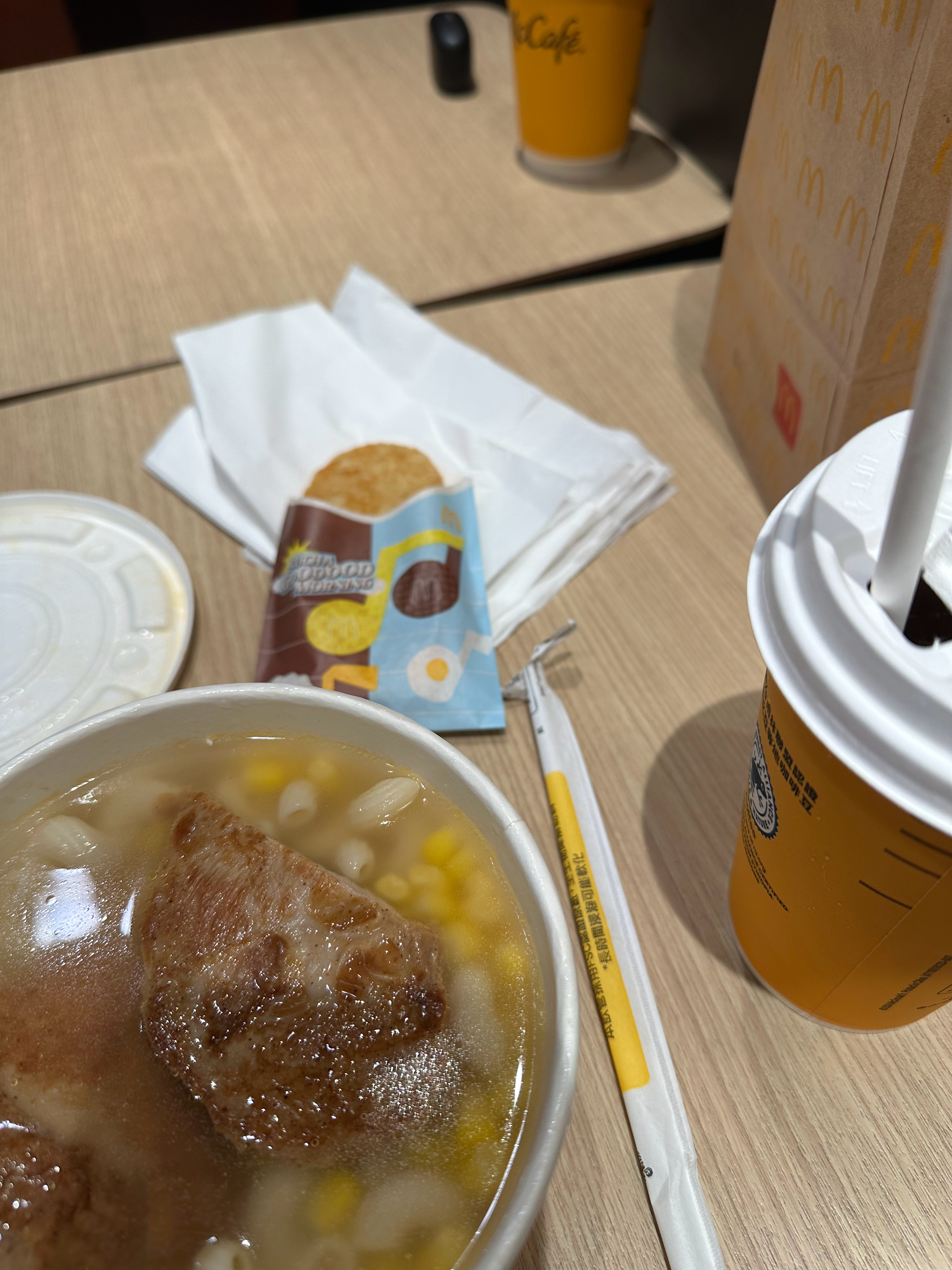 余景天Tony[超话]  尼听我说：今天最后一天上十个小时班咯 开学回归上八小时