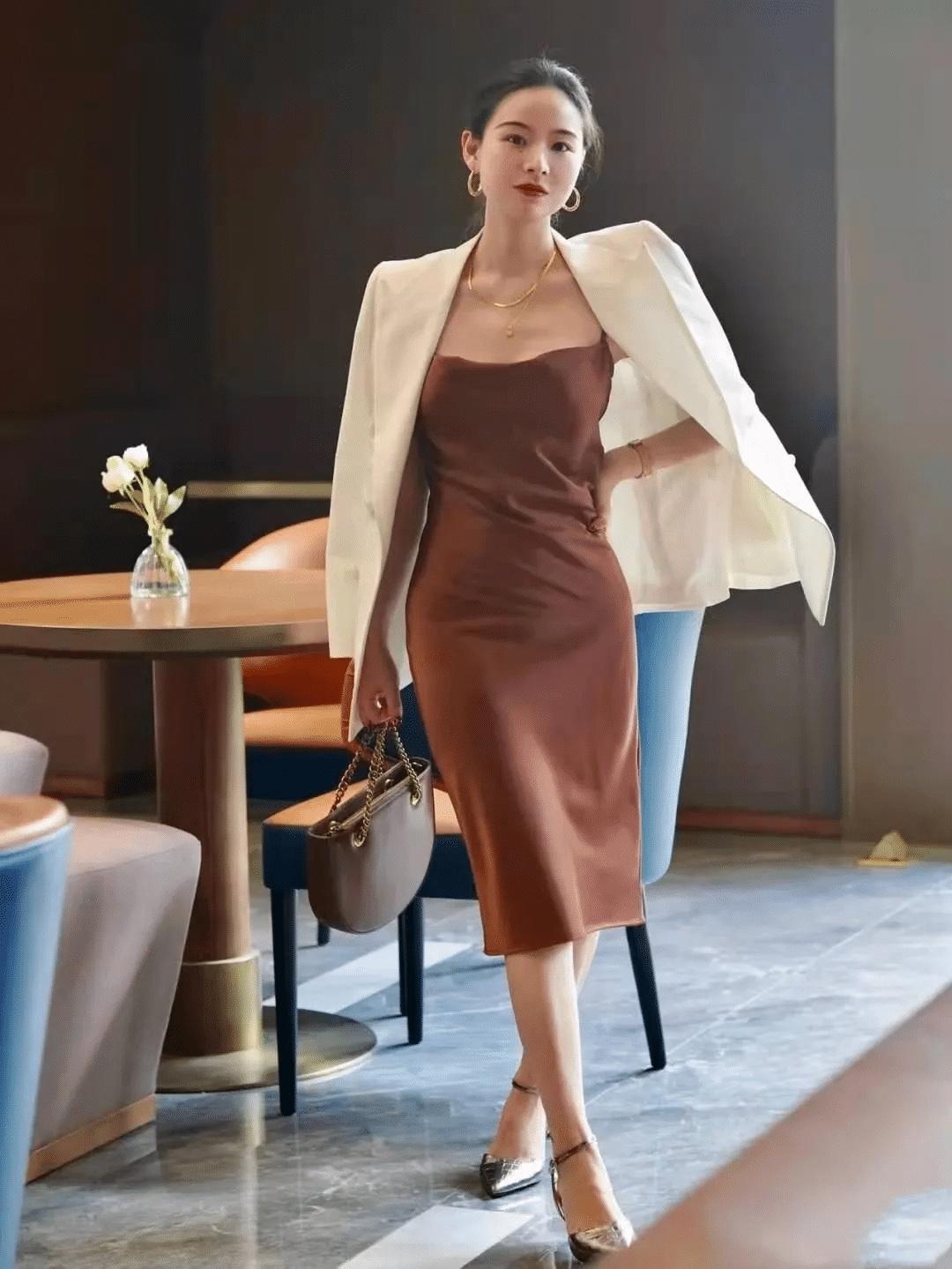 一个有智慧的女人

有智慧的女人，从不是人群里最张扬的那一个，却总能让人觉得舒服