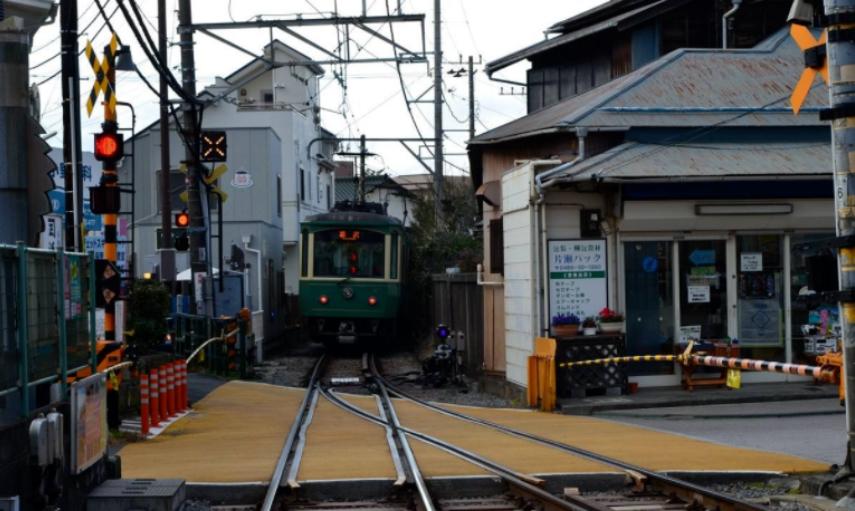 昨天下午，和一位在日本的朋友聊天，他说了两个实情，情况真挺严峻了！

第一个，赴