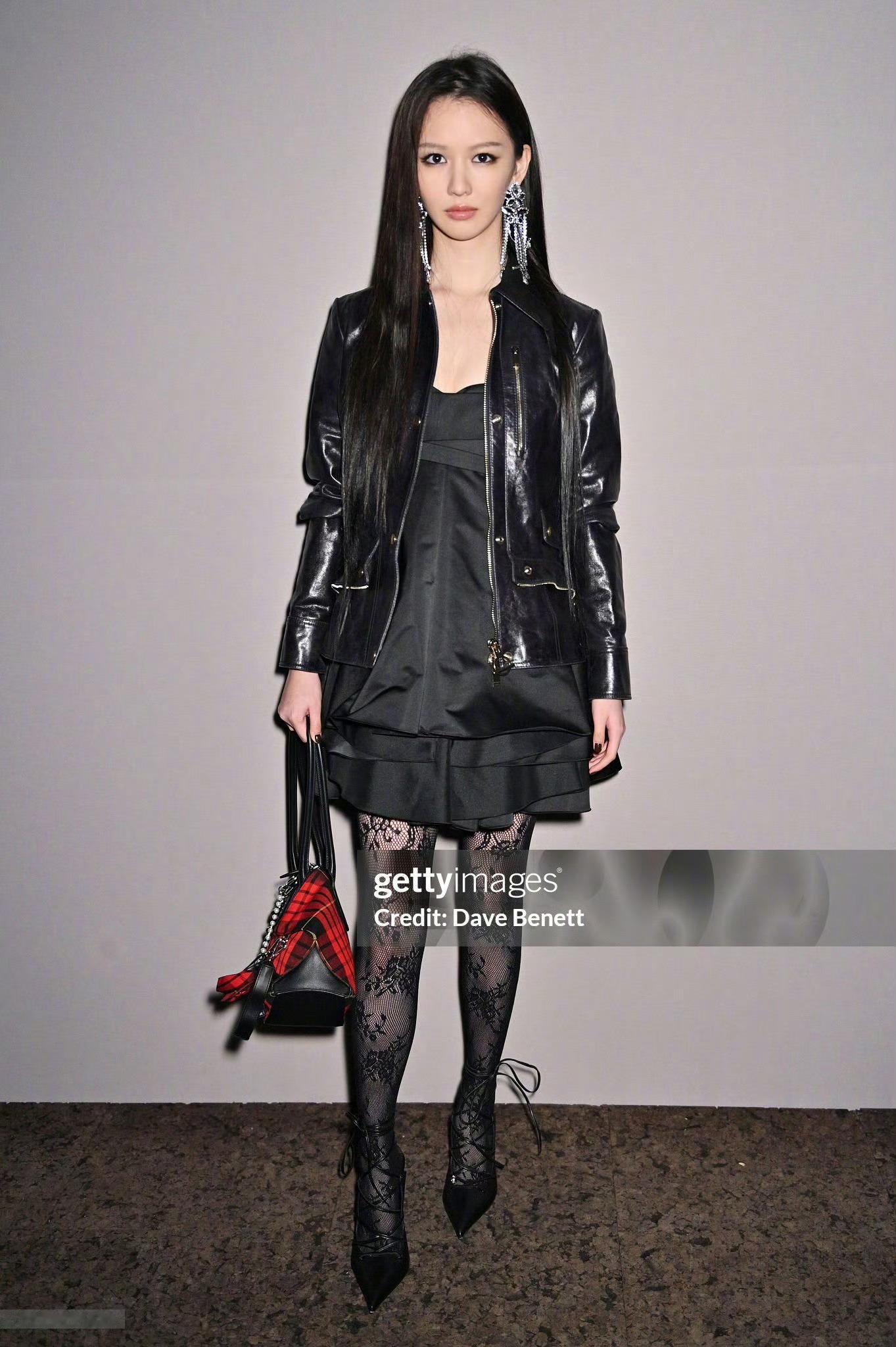 养成系的快乐谁懂？！眼看着周子玄一步步黑化成恶女 从微博报备行程到巴黎秀场惊艳亮