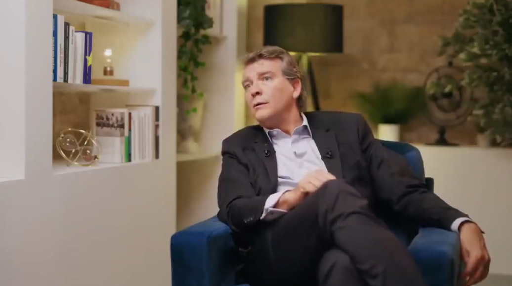 法国前经济部长阿尔诺·蒙特布尔 (Arnaud Montebourg)的一个采访