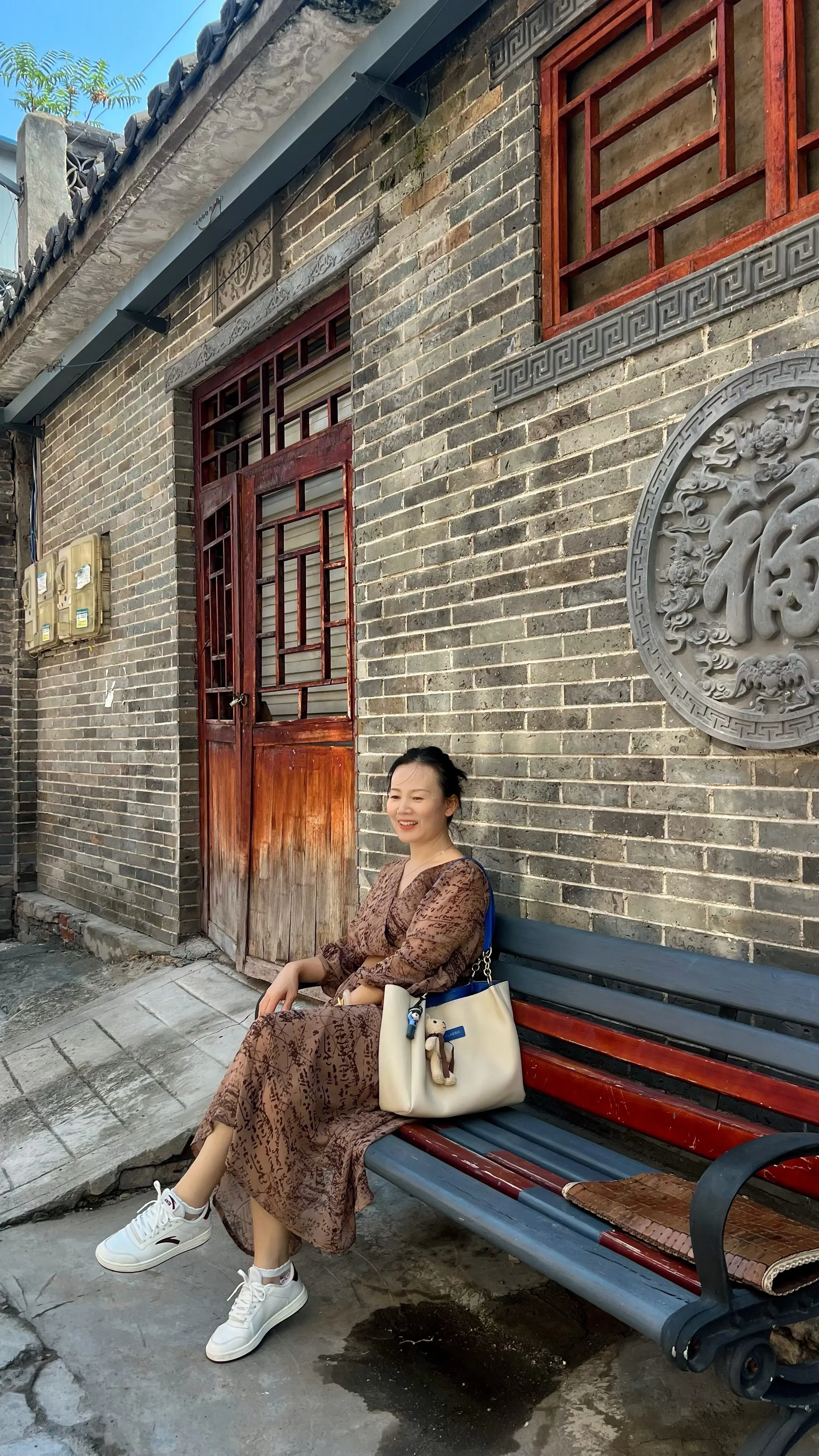 如果我写中年，不写白发如霜，不写皱纹爬上脸庞，不写挫败的泪水彻夜流淌...