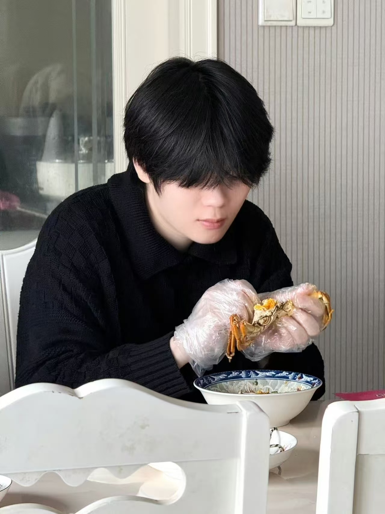 王牌飞行员诚c已就位！这身飞行造型氛围感直接封神，谁看了不说一句太绝了！诚c化身