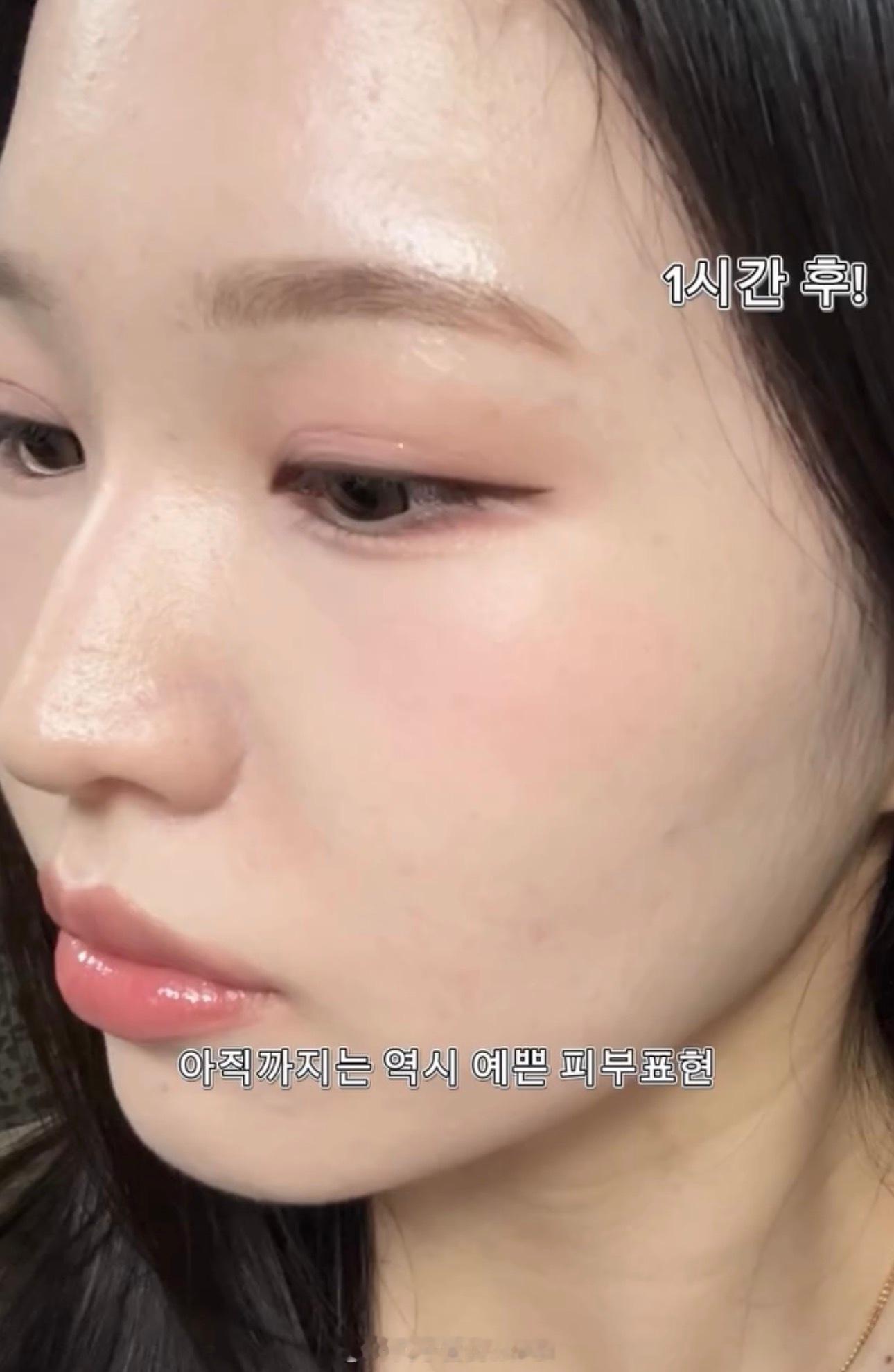 naming这个气垫真的速速上了博主视频测评的讲质地偏半哑光柔焦那种 是有遮瑕力