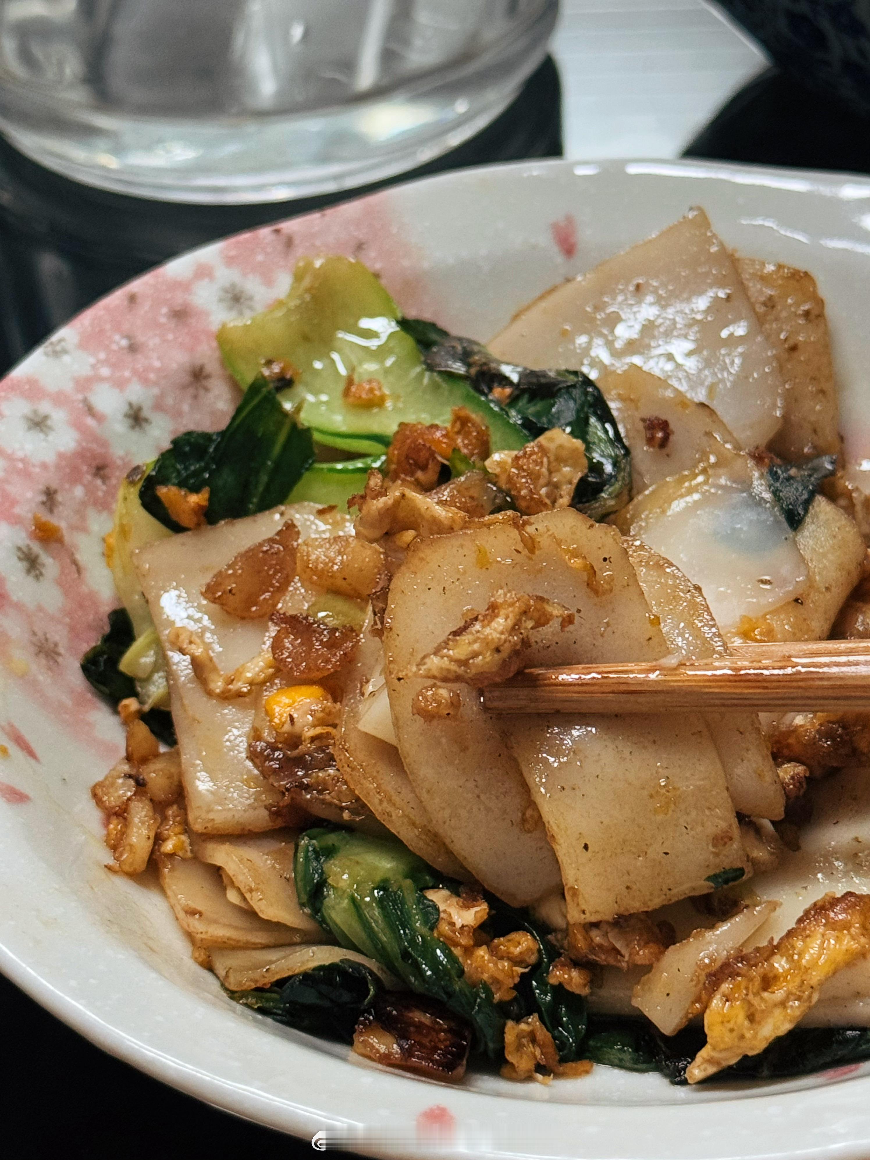今天做炒饵块，云南饵块其实很像宁波炒年糕，腾冲大救驾就是炒饵块。 