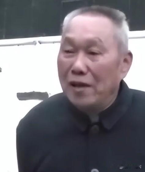 1993年，湖南，16岁女孩考上高中，因家里没钱，只好到县城做保姆，60岁退休老