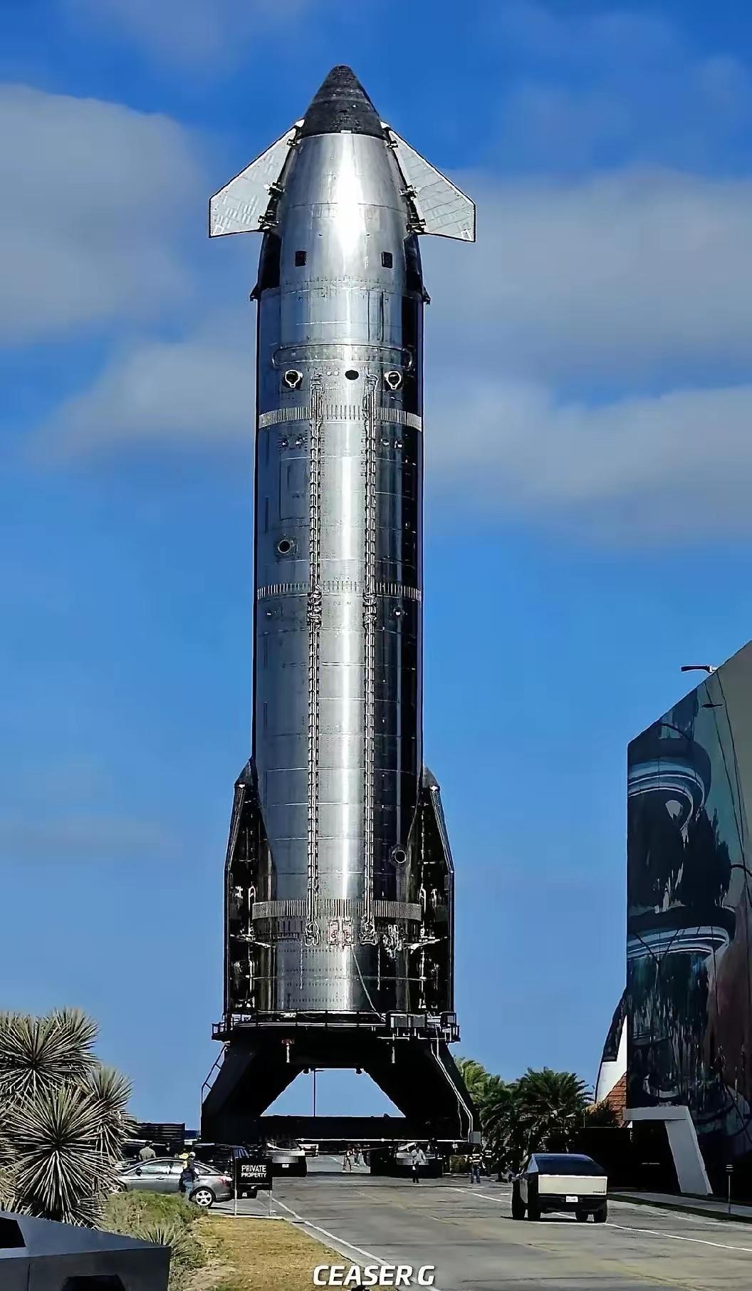 40层楼那么高，5000吨重，33台发动机一起点火——这枚火箭，下个月就要飞了。