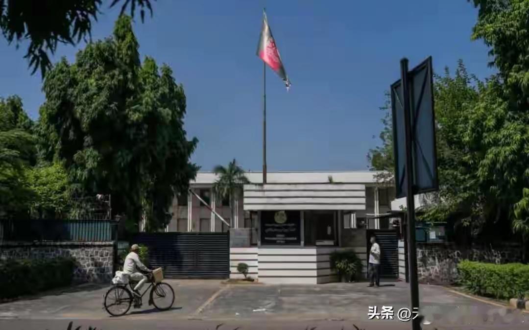 在华印度人集体向使馆告状：在网上被骂、工签难办、家属没法上班近日，一则非常有意思