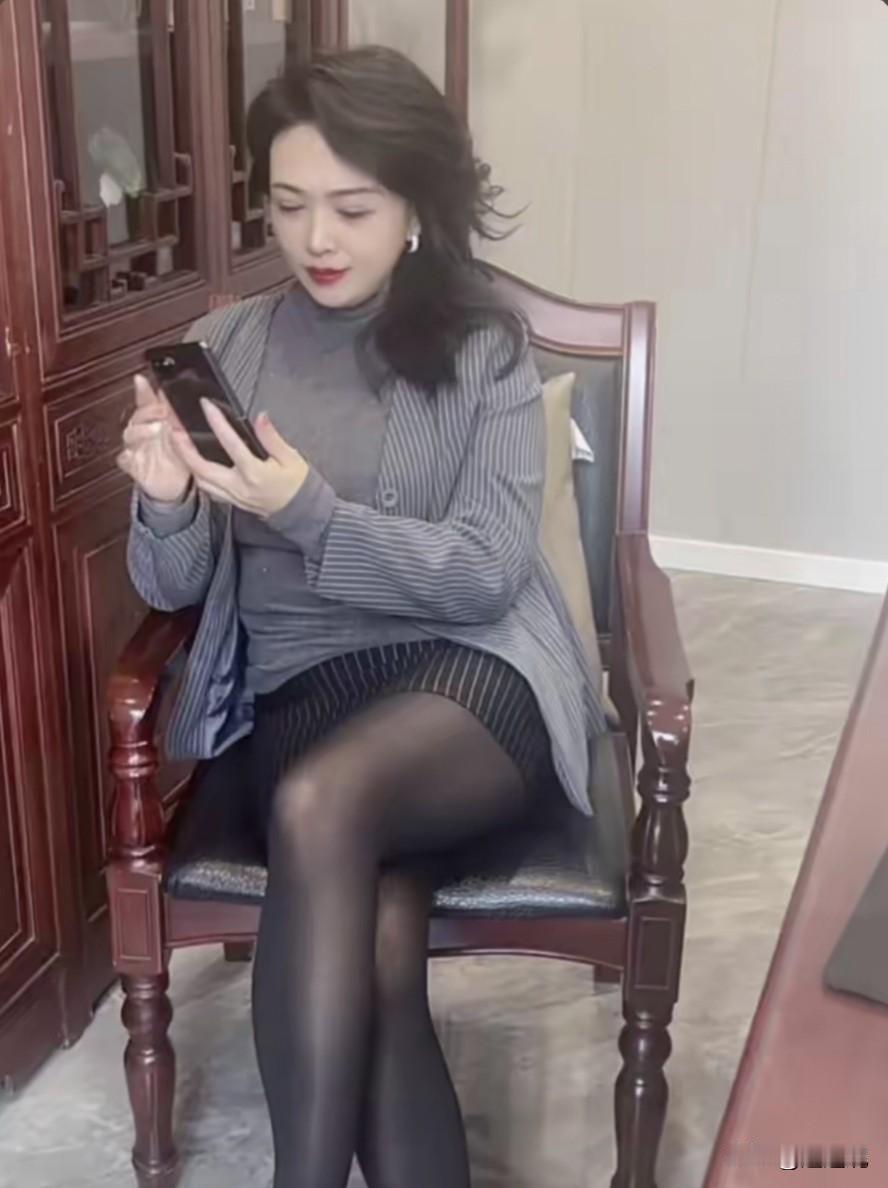 没结婚之前
男女个个亲爱的、宝贝呀!
我爱你呀，你爱我!
那叫一个腻歪!
结婚几