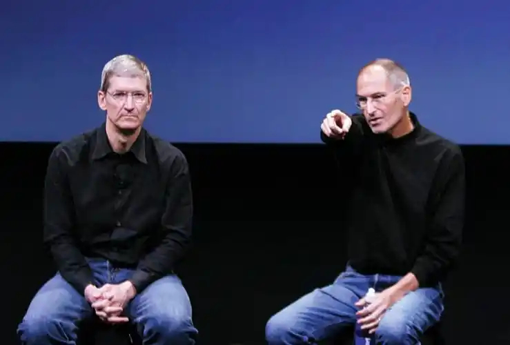 库克不再担任苹果CEO其实，事先已有一些消息印证库克即将“退休”，不过现在靴子落