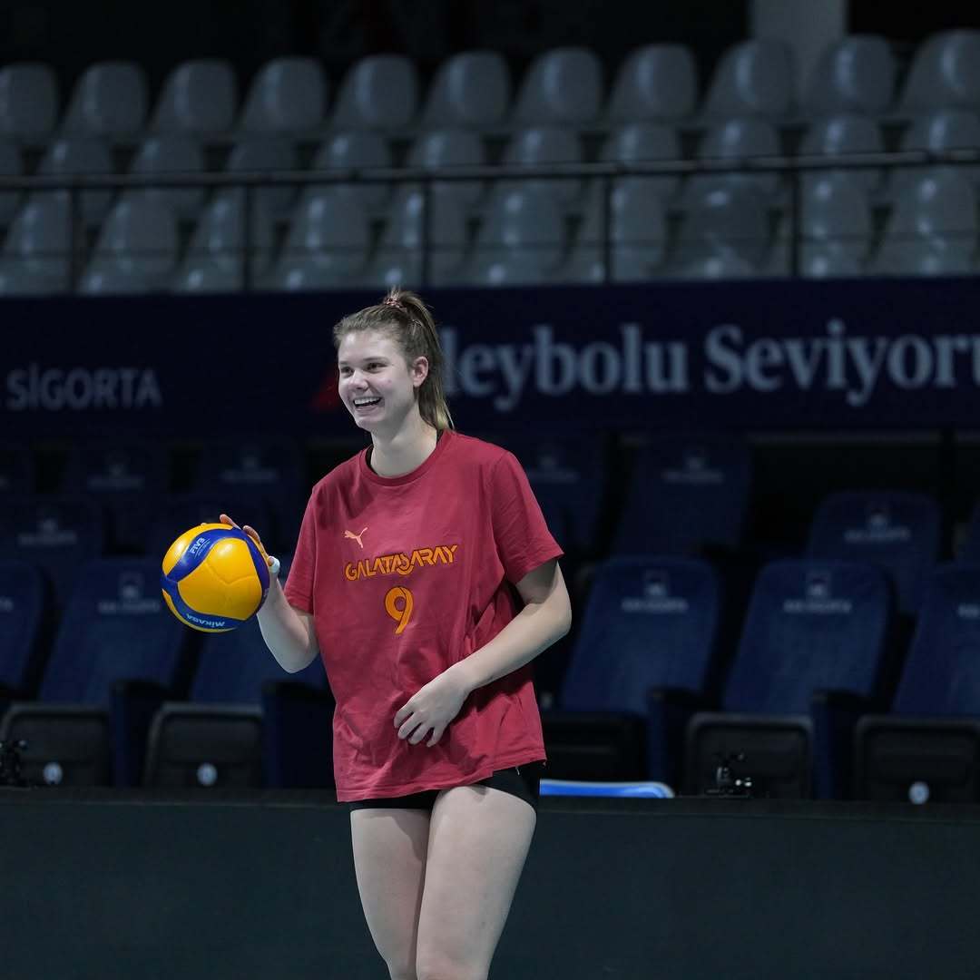 加拉塔萨雷本轮对阵排在联赛第三的泽仁体育，要想跻身前四，加拉塔萨雷这场必须拿下！