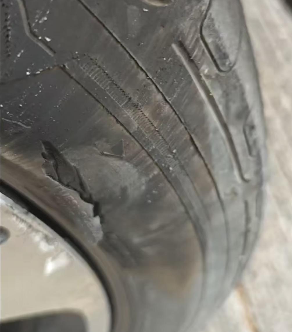 前两天不知道磕哪了，掉了层皮，又要换轮胎了，这次准备试试国产，大家有什么推荐的不