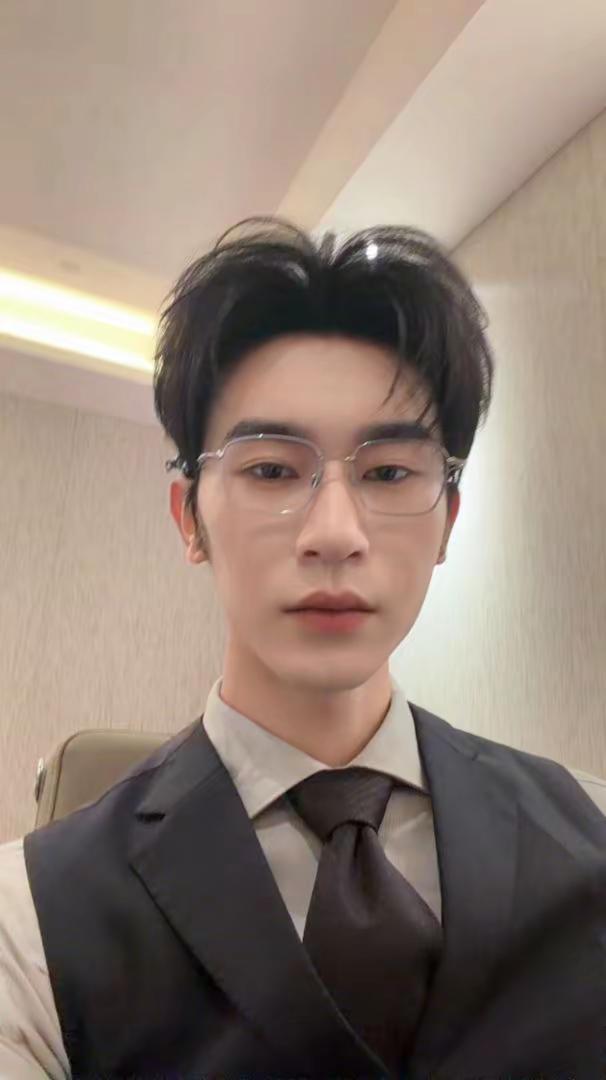 论权威这一块眼镜杀霸道总裁 西装眼镜杀 沉思