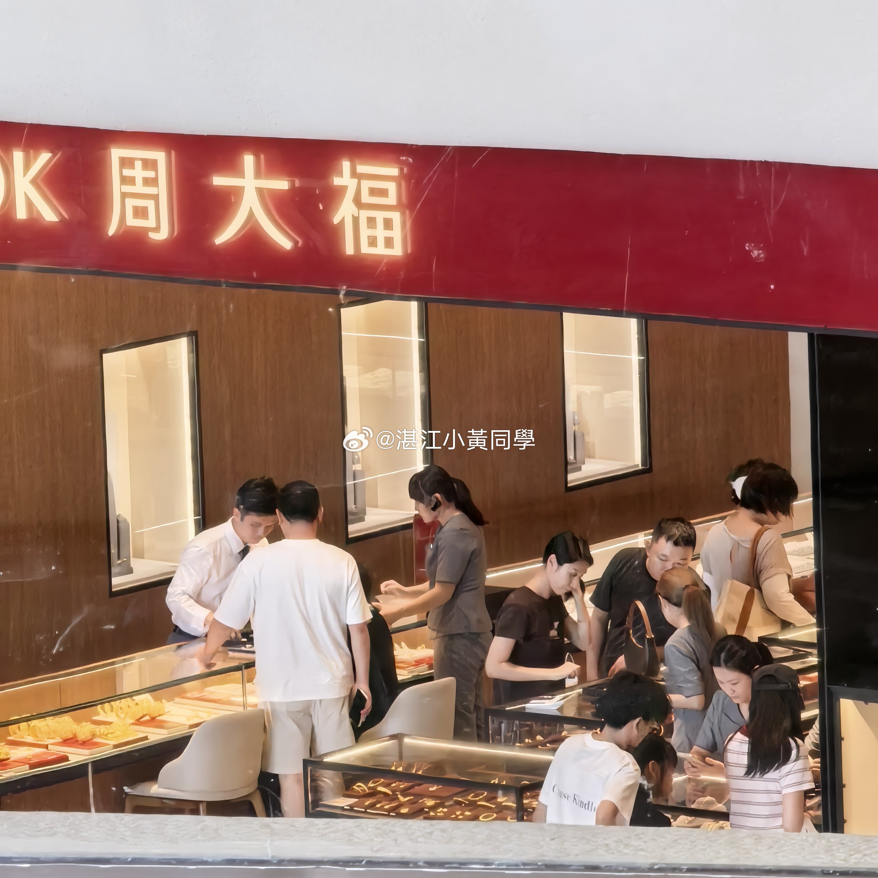 本周金价涨涨涨涨涨黄金都是买涨不买跌，最近你买了多少？ 东莞·万象滨海购物村