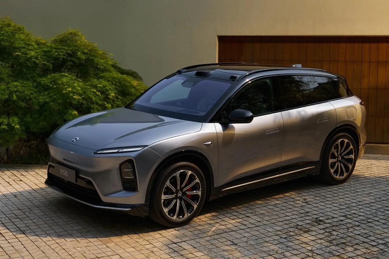 有人问：如何看待现在还吹燃油车的人？

这种事情咋说呢，首先不否认燃油车确实还有