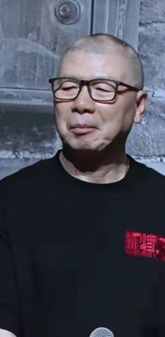 这一脸委屈，一脸苦涩，一时没想起来是谁，你认出光头是谁了吗？