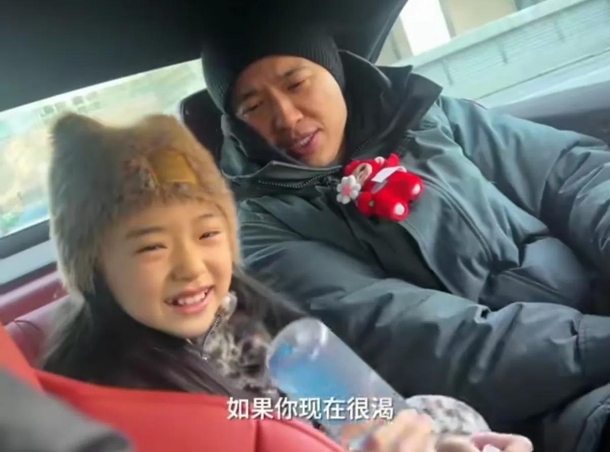 高云翔和前妻董璇的女儿，小酒窝长得好看又可爱，爸爸妈妈的颜值高，生的孩子也好看。