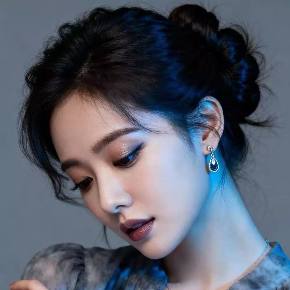 优雅蓝调，尽显温婉之美！蓝调温柔风 温柔蓝调美女 气质蓝调 高级感蓝调 简约蓝调