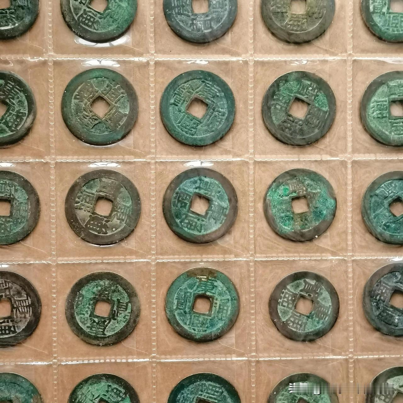 一套几十万是真的吗
康熙通宝一枚不值钱
集齐一套特值钱
虽然一套很值钱
集齐一套