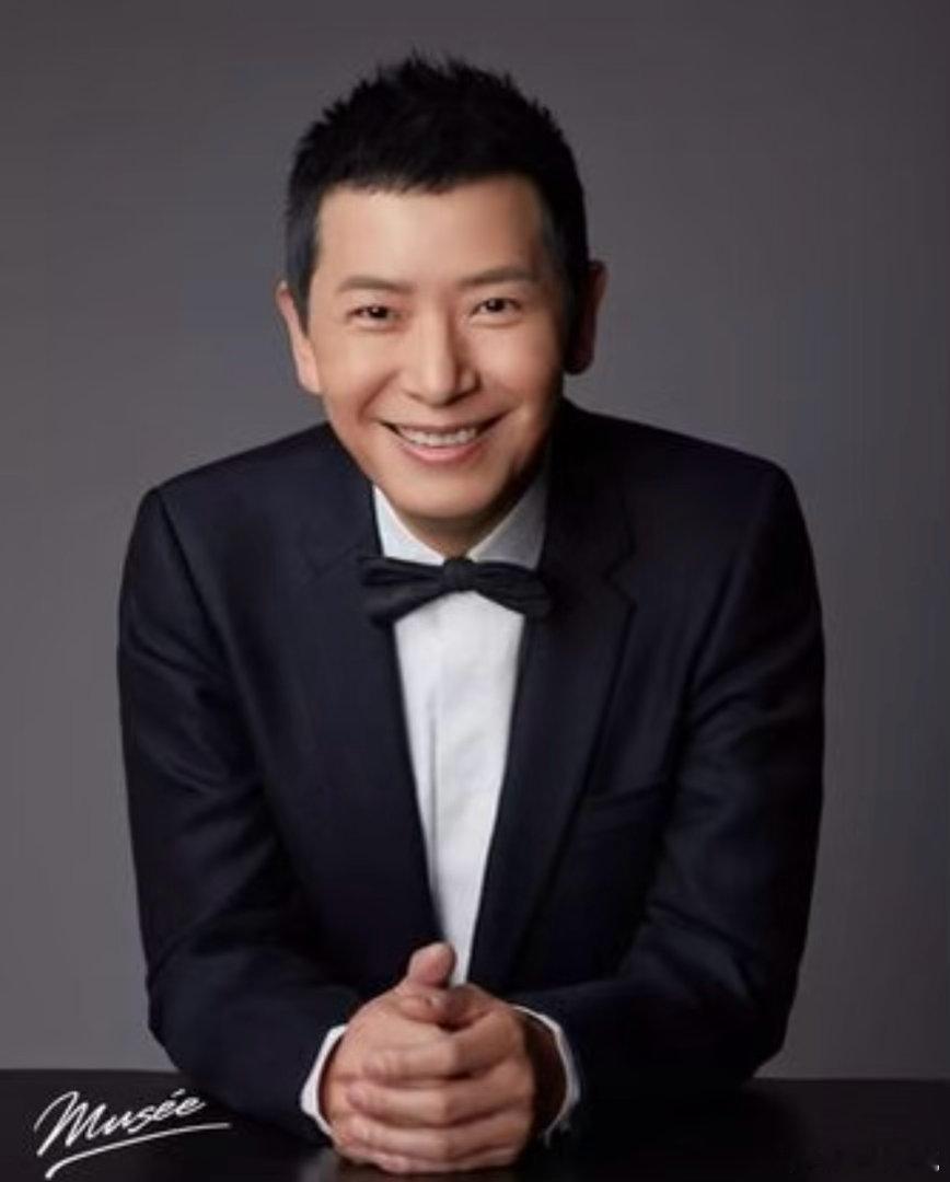 戴军唐香玉在杭州上桌了戴军唐香玉杭州合体直播全程爆梗，各种金句密集输出，松弛又搞