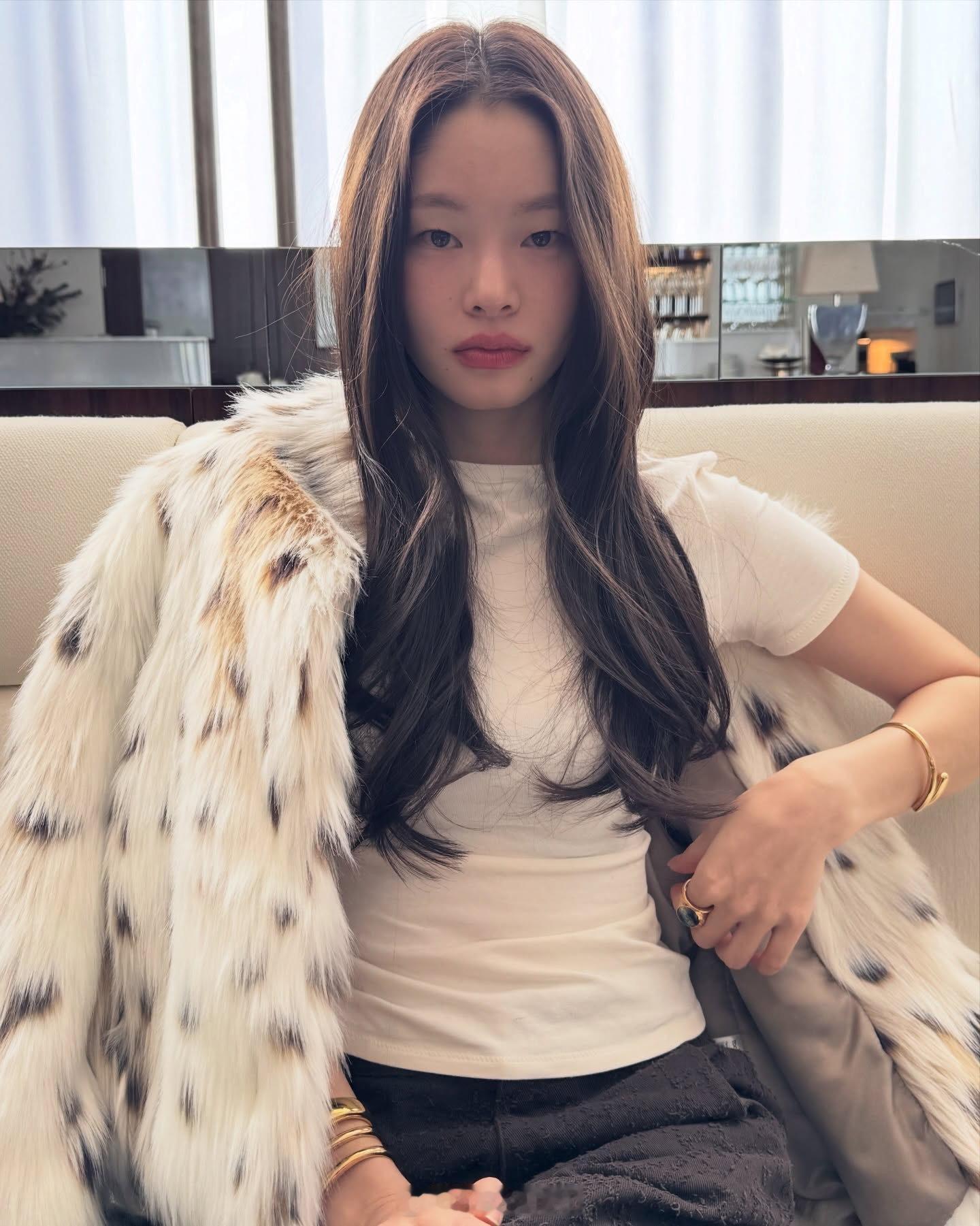 好多女艺人都ins关注的模特金雅贤 