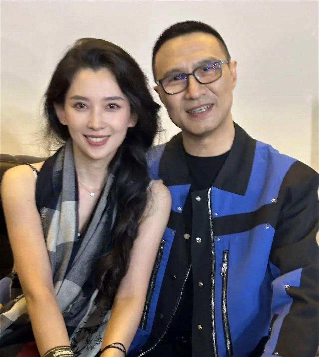 汪峰的口碑不应该这么差的，他只是很擅长谈恋爱不擅长经营婚姻。在一起时不劈腿，不出